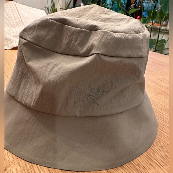 Arc’teryx Lightweight bucket hat - Tan/khaki - Picture 2 of 5